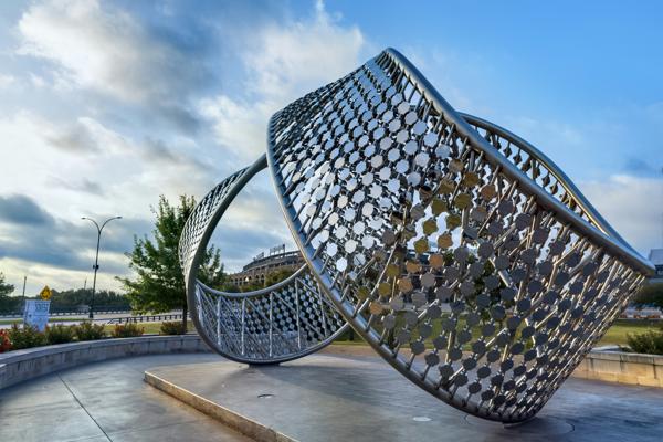 Dialogue — sculpture by Damian Arkeveld
